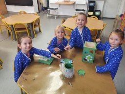 Školský rok 2025-2026 &raquo; II. MOTÝLIKY &raquo; Maľovanie vtáčej búdky